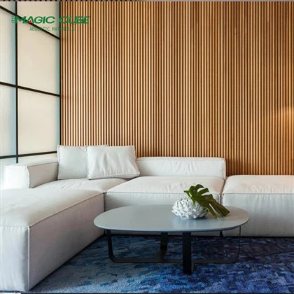 Panneau acoustique à lattes de bois insonorisé